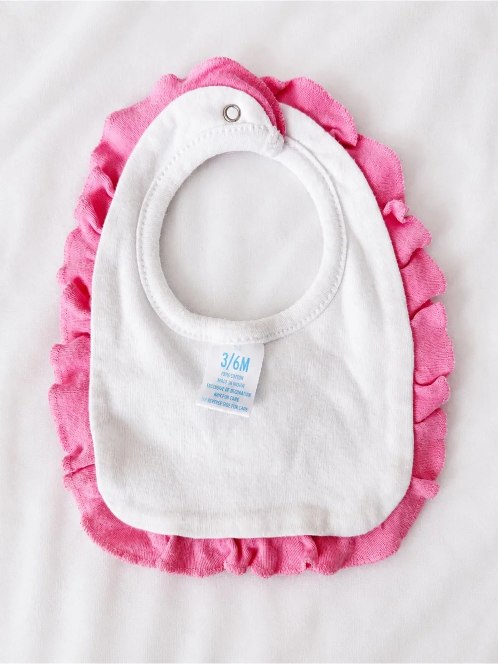 90s Vintage Baby Girl “Princess Cat” Ruffle Bib – Size 3/6 Months